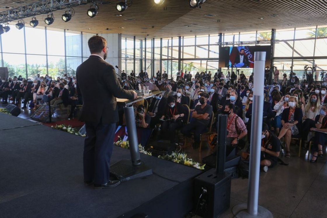 Todo lo demás es música