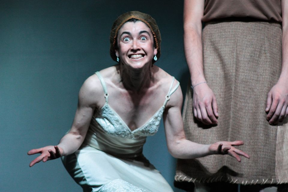 Dos experiencias opuestas en el Festival Teatro a Mil: Una vergüenza y un honor