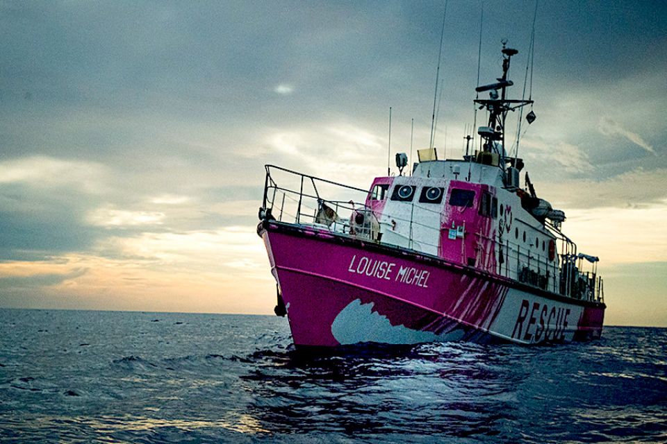 El Louise Michel, el buque de rescate financiado por Banksy que opera en el Mediterr&aacute;neo.