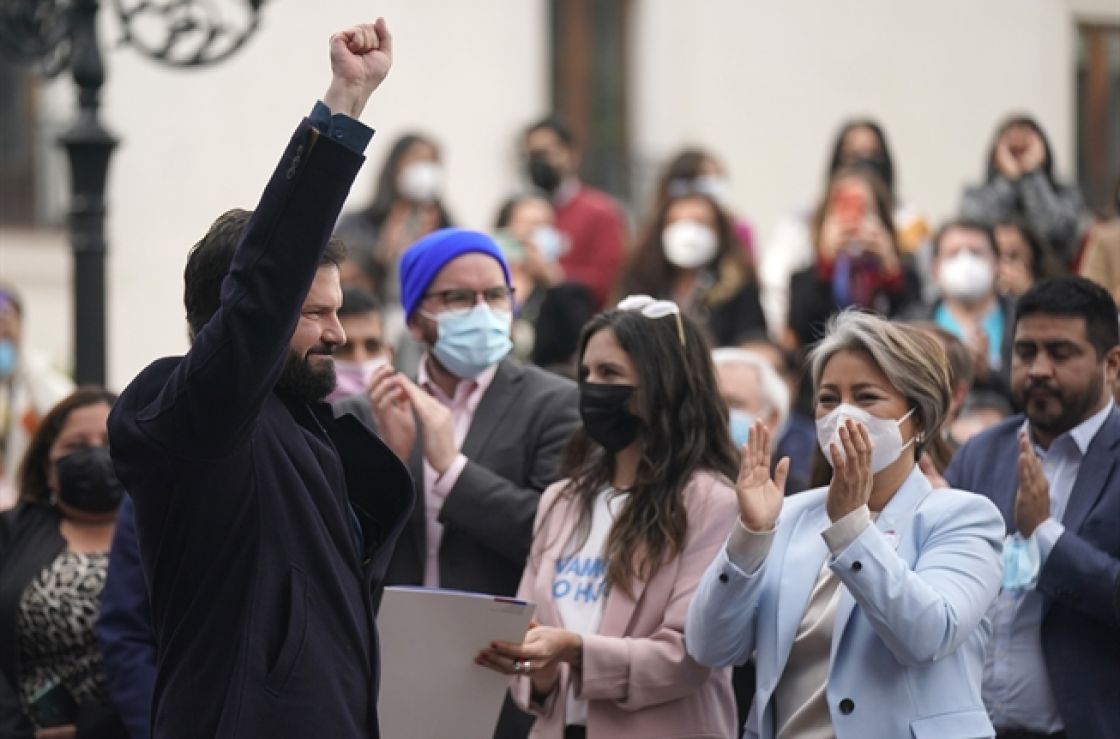 BORIC Y 40 HORAS: «APUNTA AL BUEN VIVIR Y NOS ACERCA A UN CHILE MÁS JUSTO E INCLUSIVO»