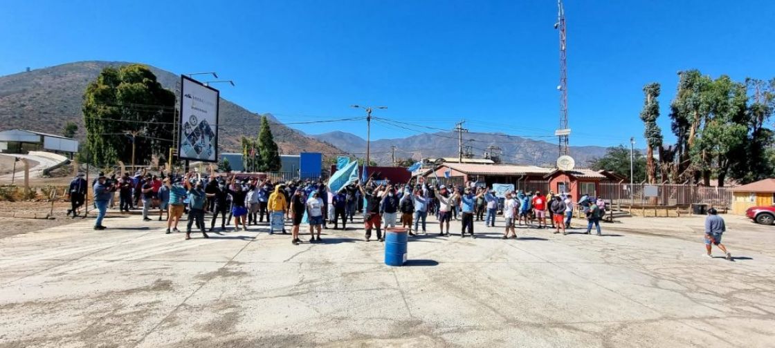 HUELGA DE TRABAJADORES DE MINERA FLORIDA DE ALHUÉ